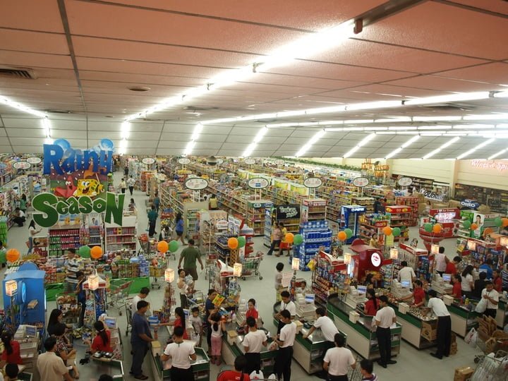 The Drone Shopping Assistants