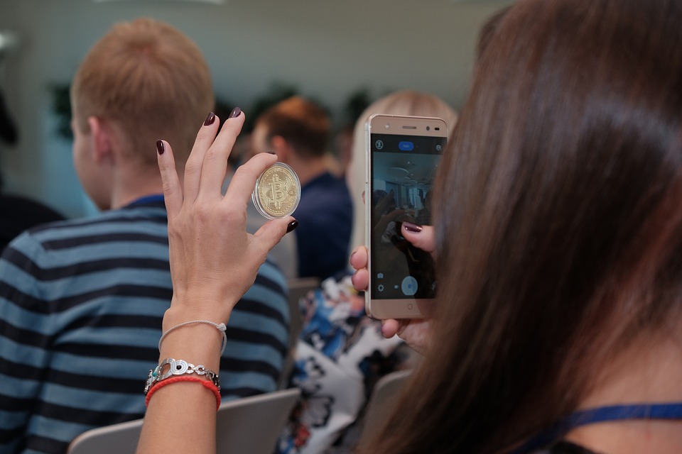 Queens of Blockchain: Potential Contributions of Women in Cryptocurrency